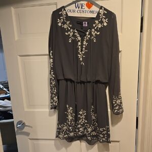 White House Black Market  Dress with Beautifuö Floral Silverl Embroidery